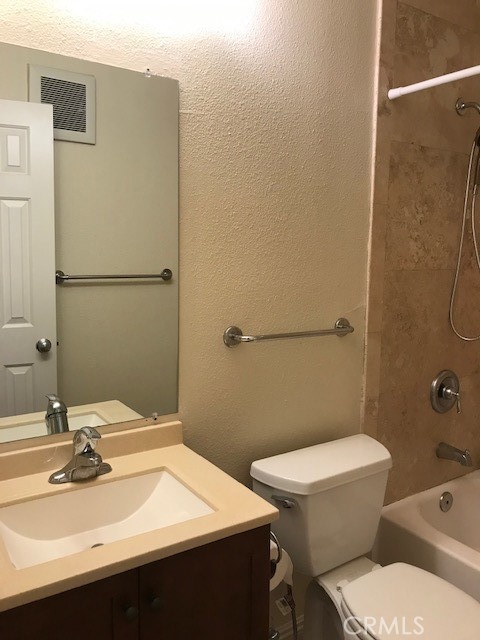 Residential Lease for rent at 7405 Charmant Drive 1925, San Diego CA featuring 2 beds and 2 baths