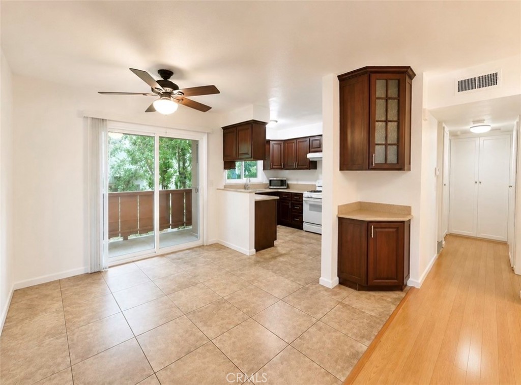 Residential Lease for rent at 231 S Catalina Avenue 6, Pasadena, Los Angeles County CA featuring 2 beds and 1 bath