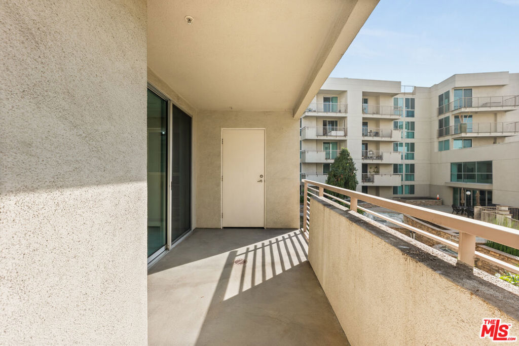 Condominium for sale at 267 S San Pedro Street 213, Los Angeles, CA featuring 2 beds and 2 baths