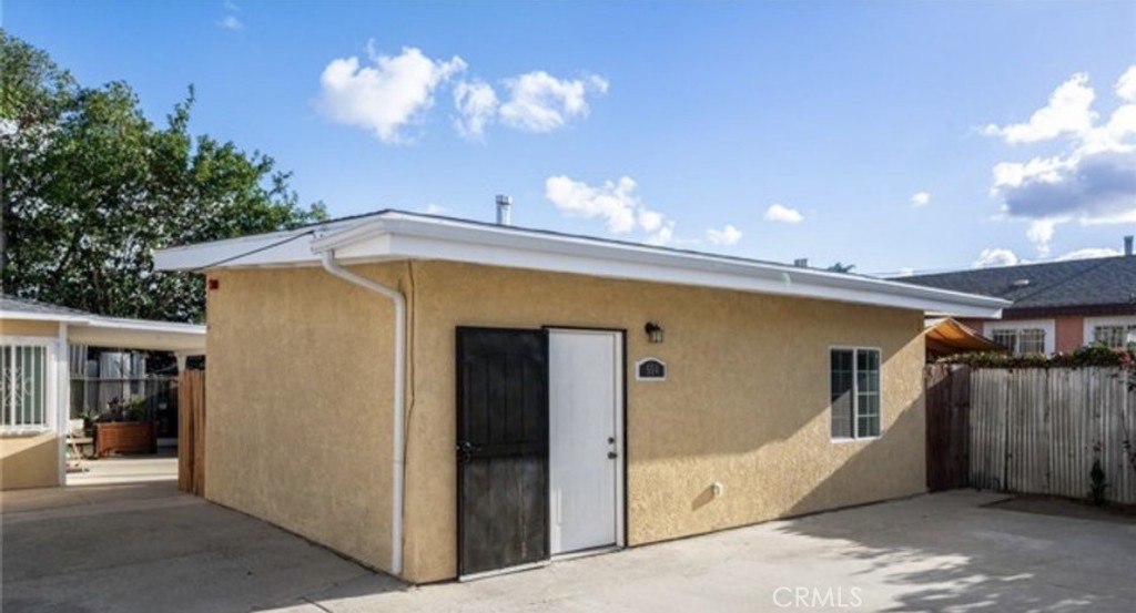 Residential Lease for rent at 554 W 93rd, Los Angeles, Los Angeles County CA featuring 1 bed and 1 bath