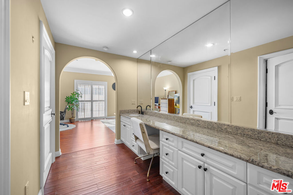 Condominium for sale at 837 Crenshaw Boulevard 204, Los Angeles, CA featuring 3 beds and 2 baths