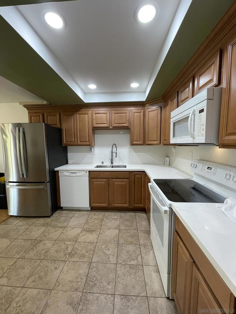 Residential Lease for rent at 10767 San Diego Mission 107, San Diego CA featuring 1 bed and 1 bath