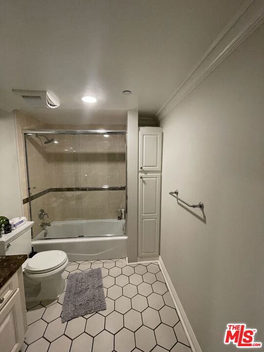 Residential Lease for rent at 4533 Vista Del Monte Avenue 101, Los Angeles, Los Angeles County, CA featuring 3 beds and 3 baths
