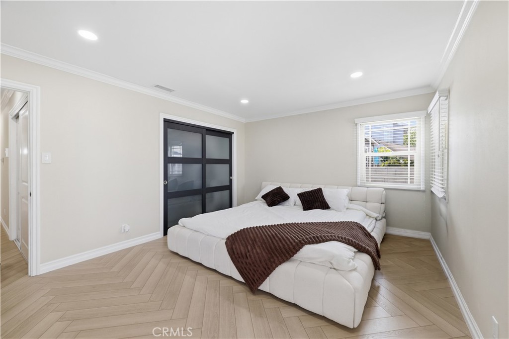 Single Family Residence for rent at 4809 Falcon Avenue, Long Beach, CA featuring 3 beds and 2 baths