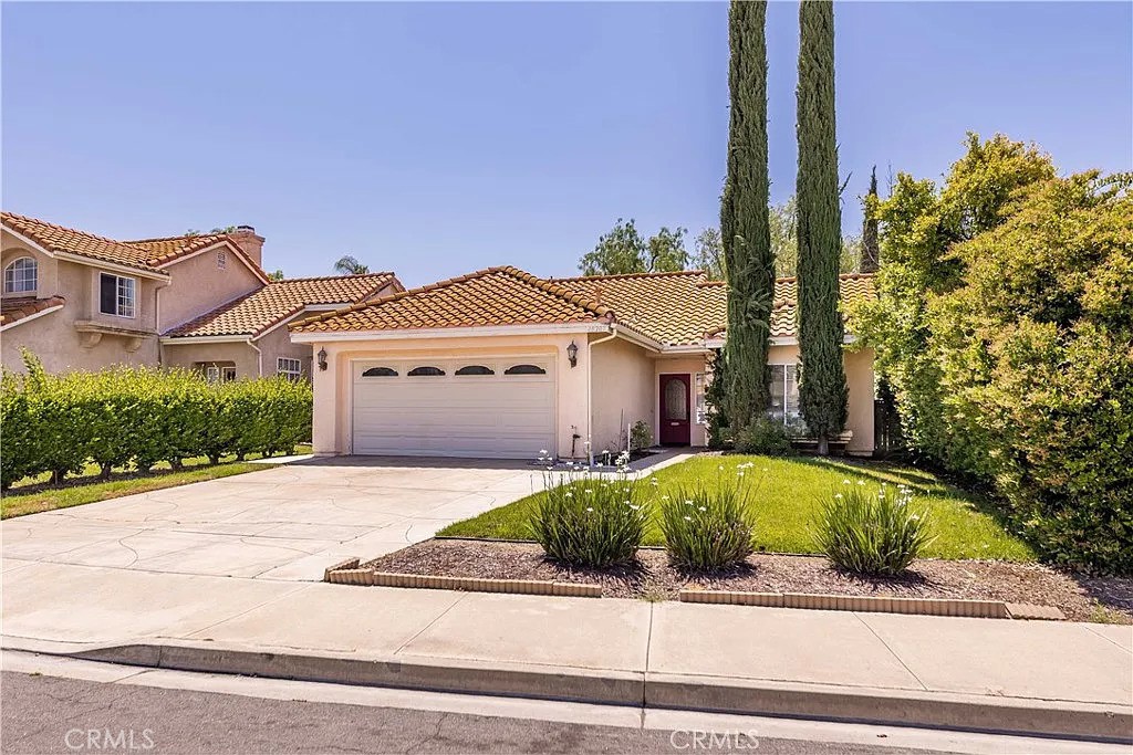 Single Family Residence for rent at 40207 Mimulus, Temecula, CA featuring 2 beds and 2 baths