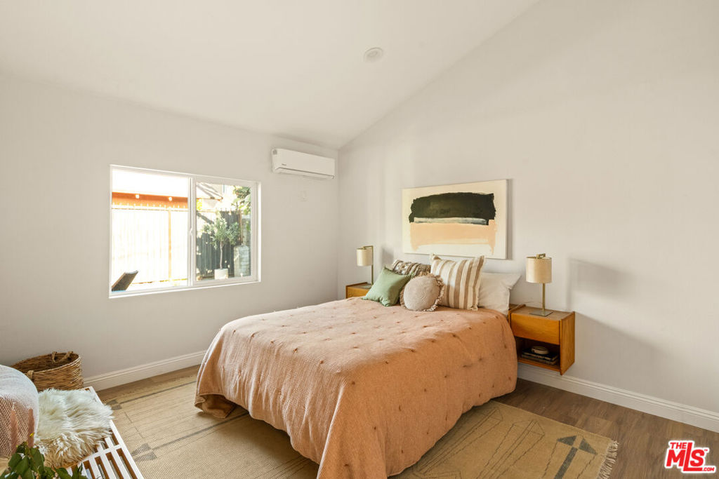 Residential Lease for rent at 1728 52nd Street, Los Angeles, Los Angeles County CA featuring 1 bed and 1 bath