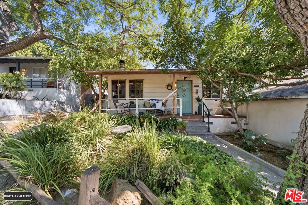 Single Family Residence for sale at 10866 Kingsland Street, Los Angeles, CA featuring 3 beds and 1 bath