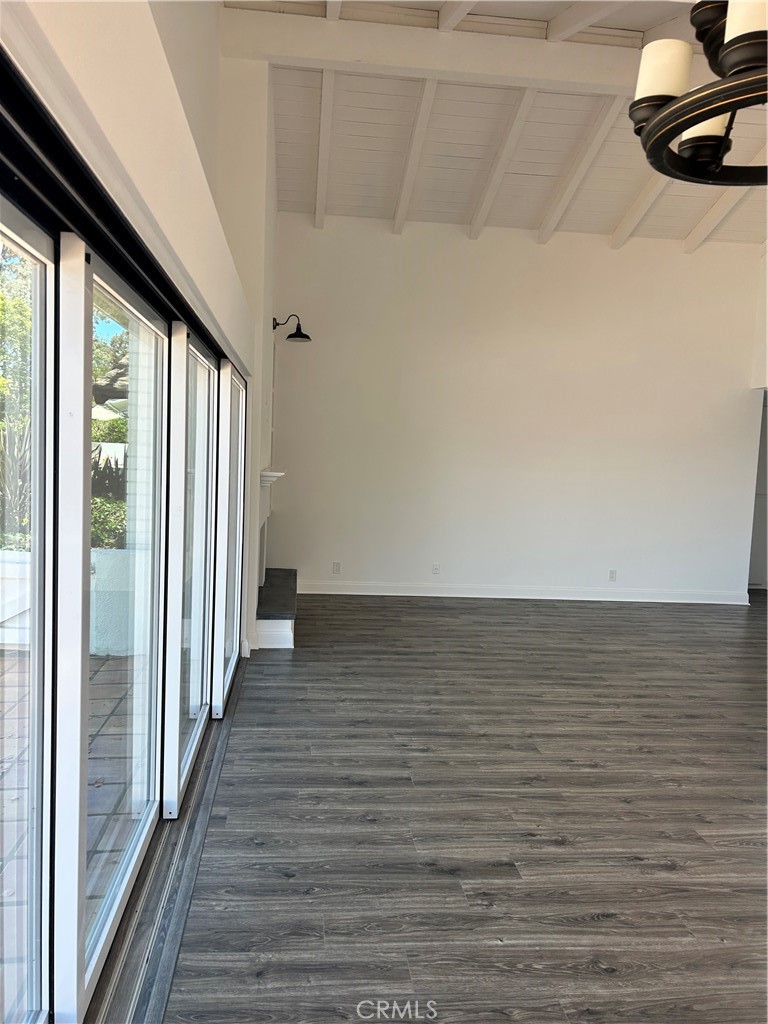 Residential Lease for rent at 400 Onda, Newport Beach, Orange County, CA featuring 3 beds and 2 baths