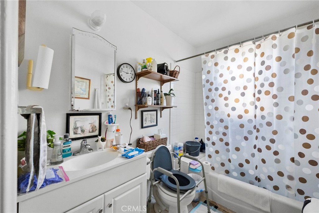 Quadruplex for sale at 2593 Amherst, Los Angeles, CA