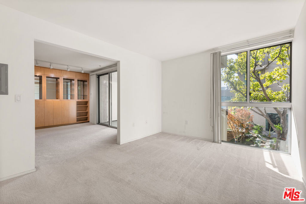 Residential Lease for rent at 267 S San Pedro Street 213, Los Angeles, Los Angeles County, CA featuring 2 beds and 2 baths