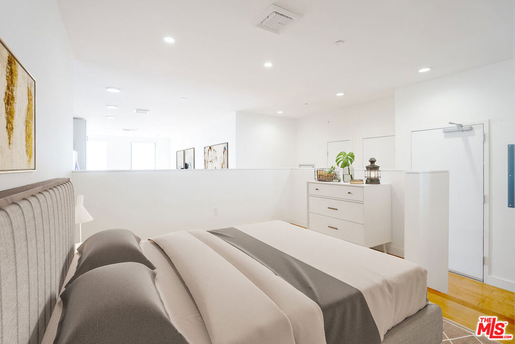 Condominium for sale at 3810 Wilshire Boulevard 1911, Los Angeles, CA featuring 1 bed and 1 bath
