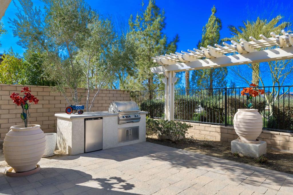 Single Family Residence for rent at 43001 Ascona Lane, Indio, CA featuring 2 beds and 2 baths