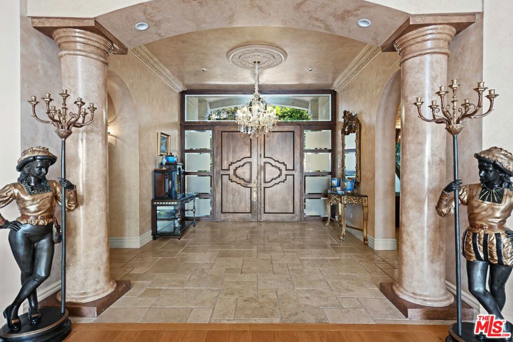 Residential Lease for rent at 1575 Alexis Place, Beverly Hills, Los Angeles County, CA featuring 5 beds and 5 baths