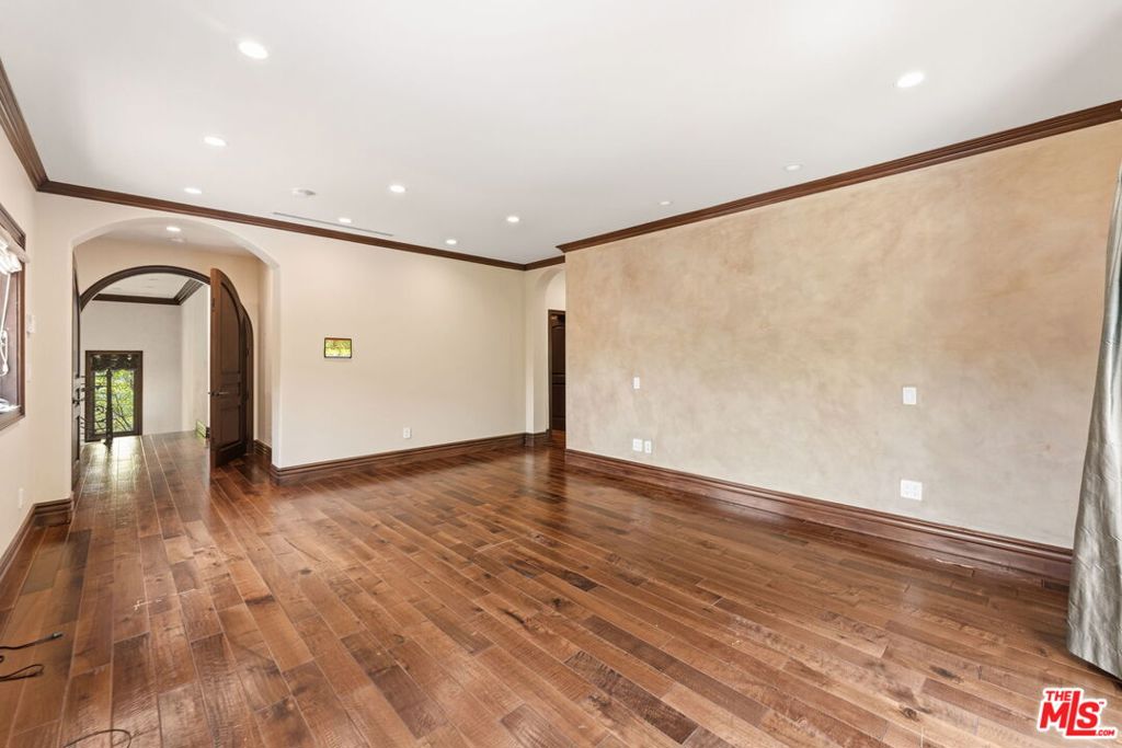 Residential Lease for rent at 2108 San Ysidro Drive, Beverly Hills, Los Angeles County, CA featuring 6 beds and 6 baths