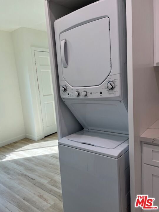 Residential Lease for rent at 9946 Farragut Drive, Culver City, Los Angeles County CA featuring 2 beds and 2 baths