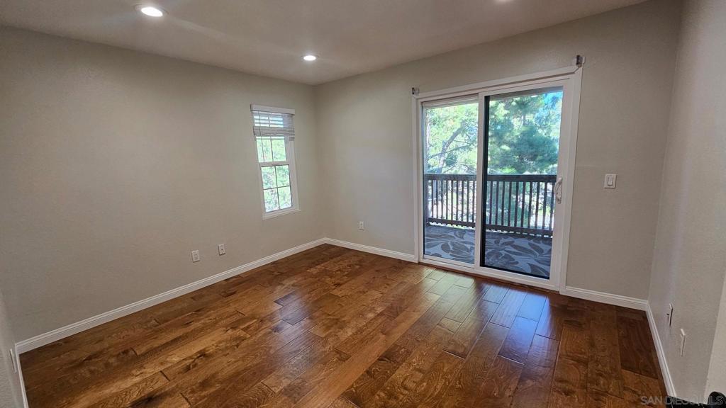 Residential Lease for rent at 12091 Alta Carmel Ct 10, San Diego CA featuring 2 beds and 2 baths