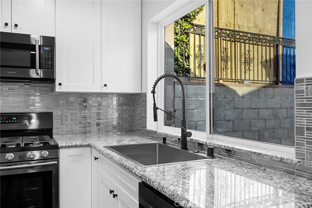 Residential Lease for rent at 915 Cornell, Burbank, Los Angeles County CA featuring 1 bed and 1 bath