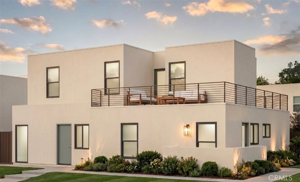 Residential Lease for rent at 2032 88th Street, Los Angeles, Los Angeles County CA featuring 3 beds and 2 baths