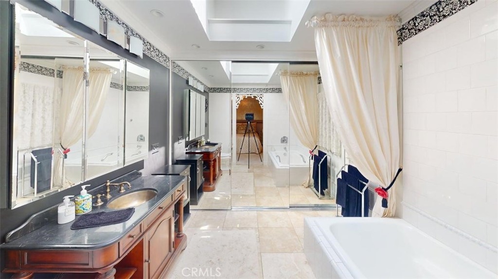 Single Family Residence for sale at 23 Vista Del Golfo, Long Beach, CA featuring 3 beds and 2 baths