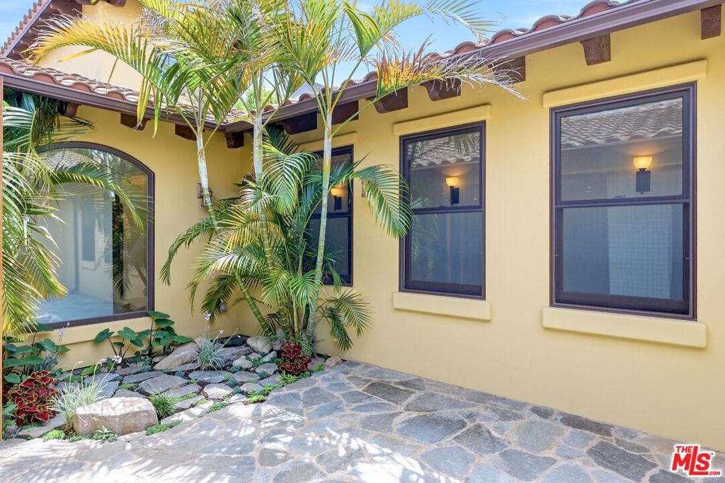 Residential Lease for rent at 4129 Wade Street, Culver City, Los Angeles County CA featuring 3 beds and 3 baths