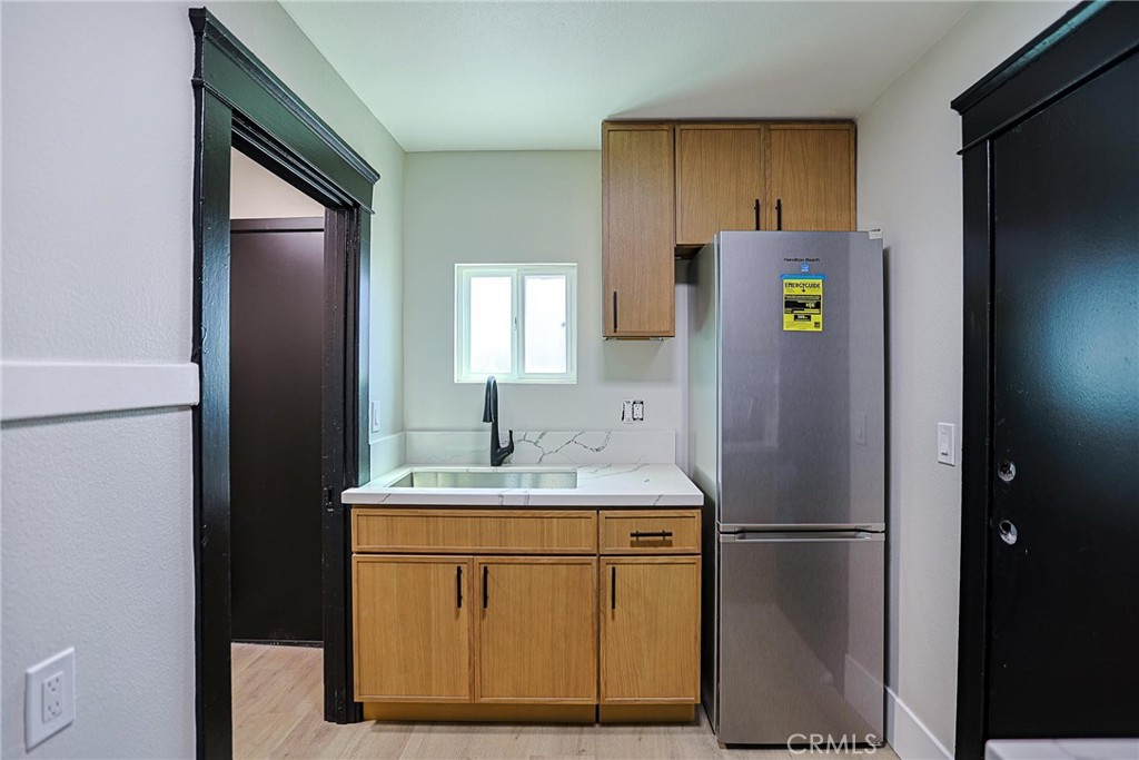 Residential Lease for rent at 401 S Garnsey, Santa Ana, Orange County, CA featuring 1 bed and 1 bath