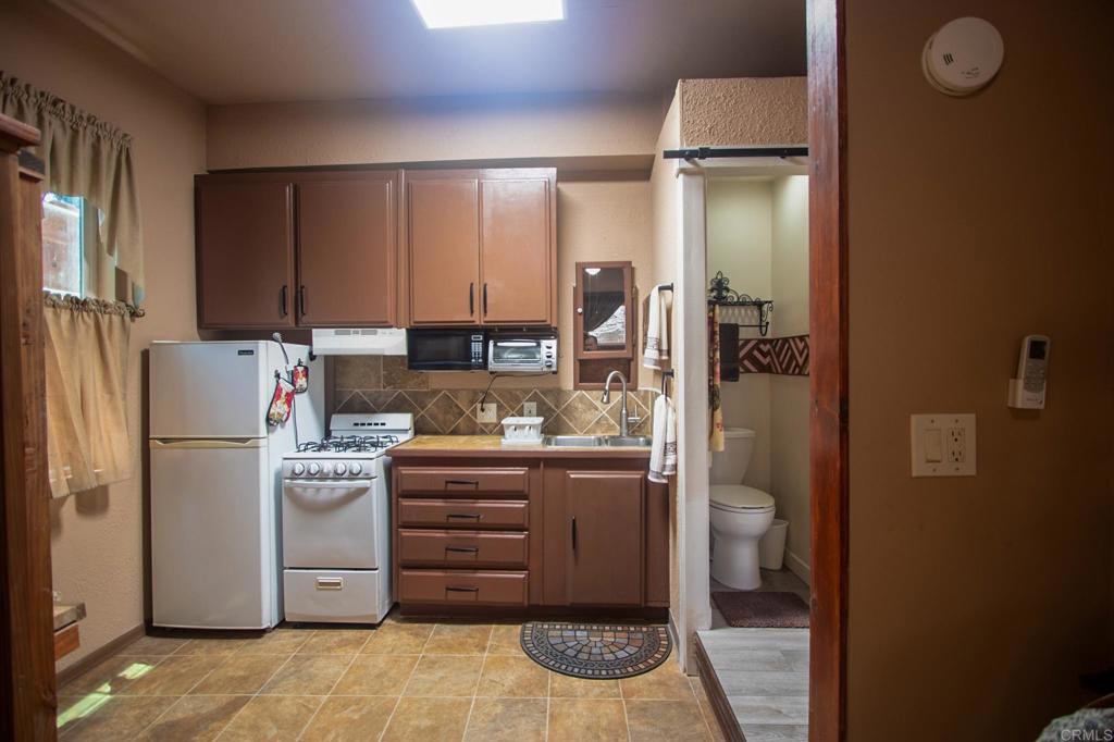 Residential Lease for rent at 8369 Mount Vernon Street Studio, Lemon Grove, San Diego County CA and 1 bath