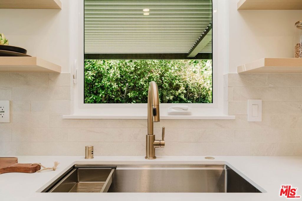 Single Family Residence for sale at 3260 Sagamore Way, Los Angeles, CA featuring 3 beds and 2 baths