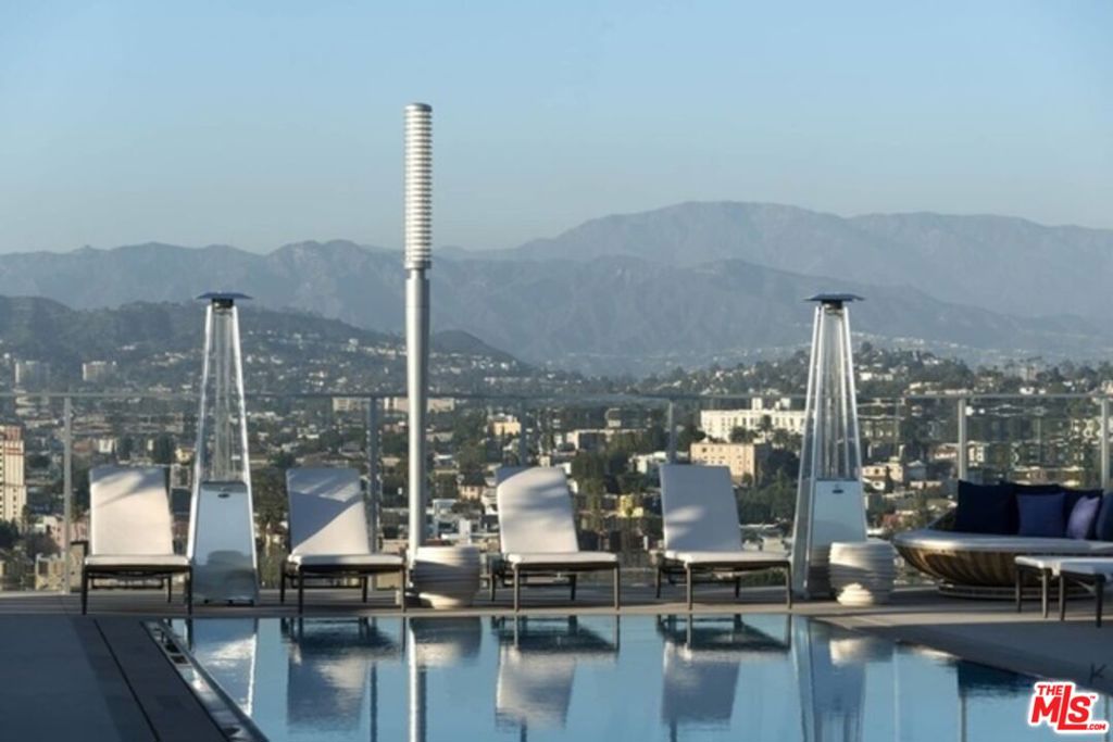 Residential Lease for rent at 3033 Wilshire Avenue 816, Los Angeles, Los Angeles County CA featuring 1 bed and 1 bath