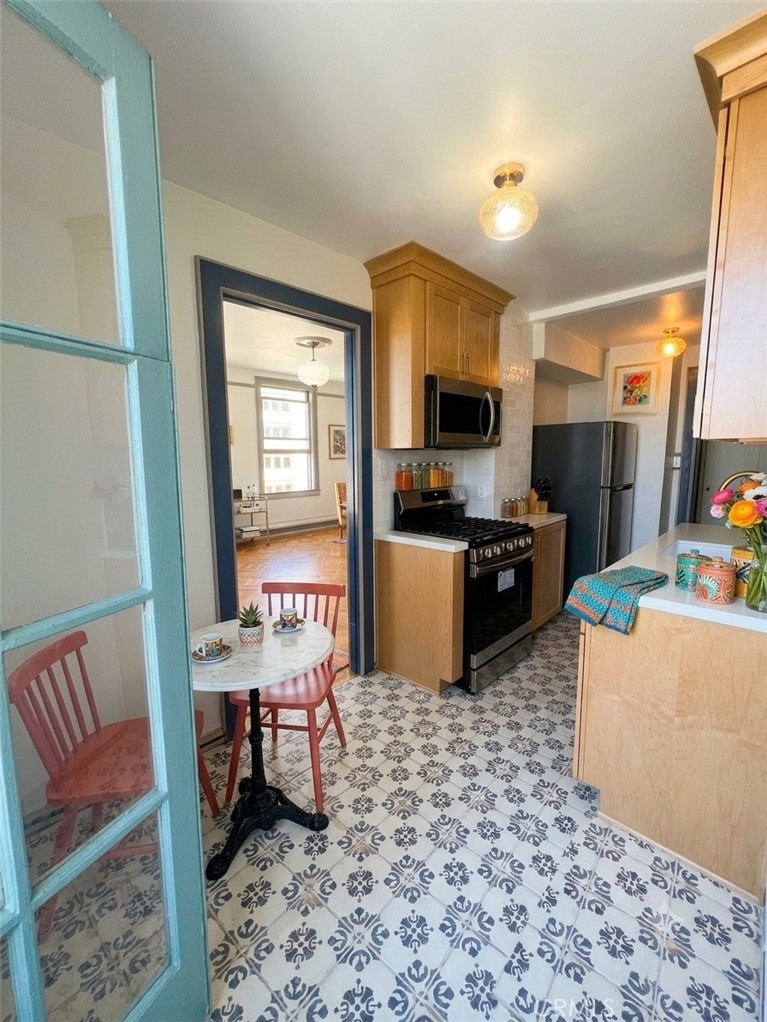 Residential Lease for rent at 455 E Ocean, Long Beach, Los Angeles County CA featuring 1 bed and 1 bath