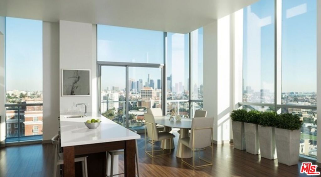 Residential Lease for rent at 3033 Wilshire Avenue 707, Los Angeles, Los Angeles County CA featuring 1 bed and 1 bath
