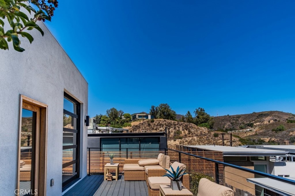 Single Family Residence for sale at 6810 Cahuenga Park, Los Angeles, CA featuring 2 beds and 1 bath