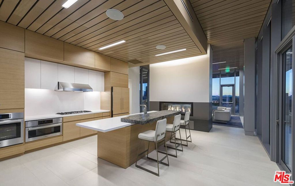 Residential Lease for rent at 3033 Wilshire Avenue PH1604, Los Angeles, Los Angeles County CA featuring 2 beds and 3 baths
