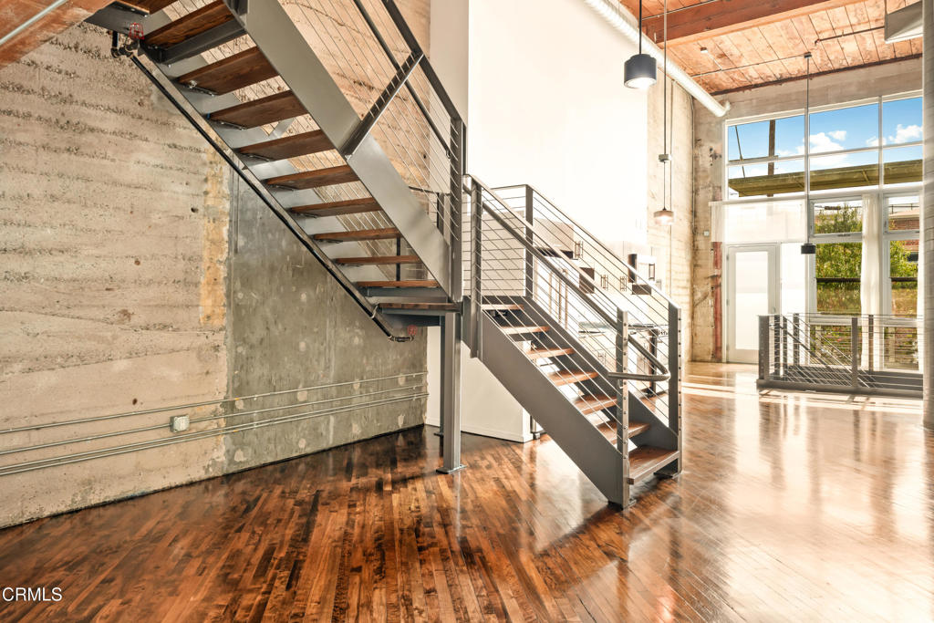 Residential Lease for rent at 530 S Hewitt Street 129, Los Angeles, Los Angeles County, CA featuring 2 beds and 2 baths