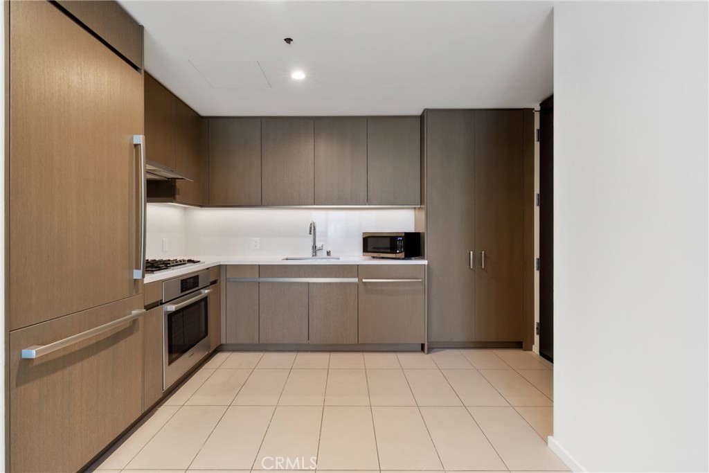 Condominium for sale at 889 Francisco St 1210, Los Angeles, CA featuring 1 bed and 1 bath