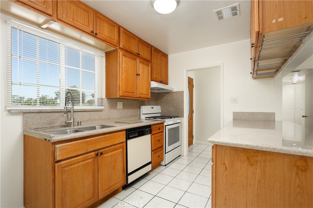 Residential Lease for rent at 38898 Ocotillo Drive, Palmdale, Los Angeles County, CA featuring 3 beds and 2 baths