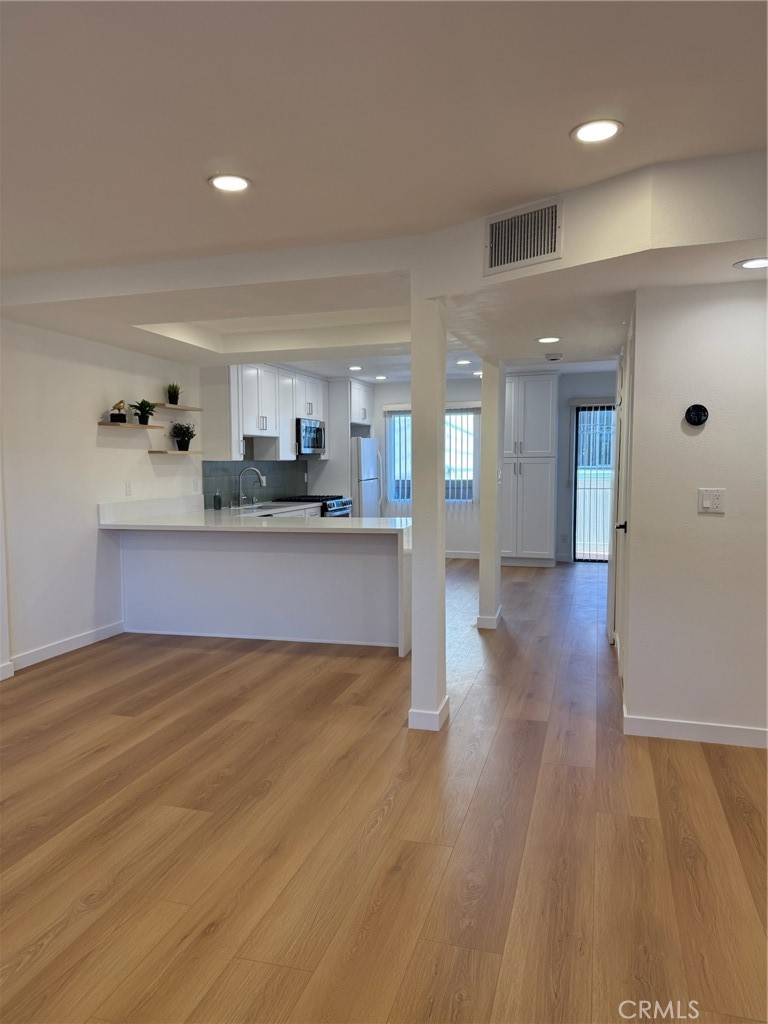 Residential Lease for rent at 1137 N Maryland Avenue N 5, Glendale, Los Angeles County CA featuring 3 beds and 3 baths
