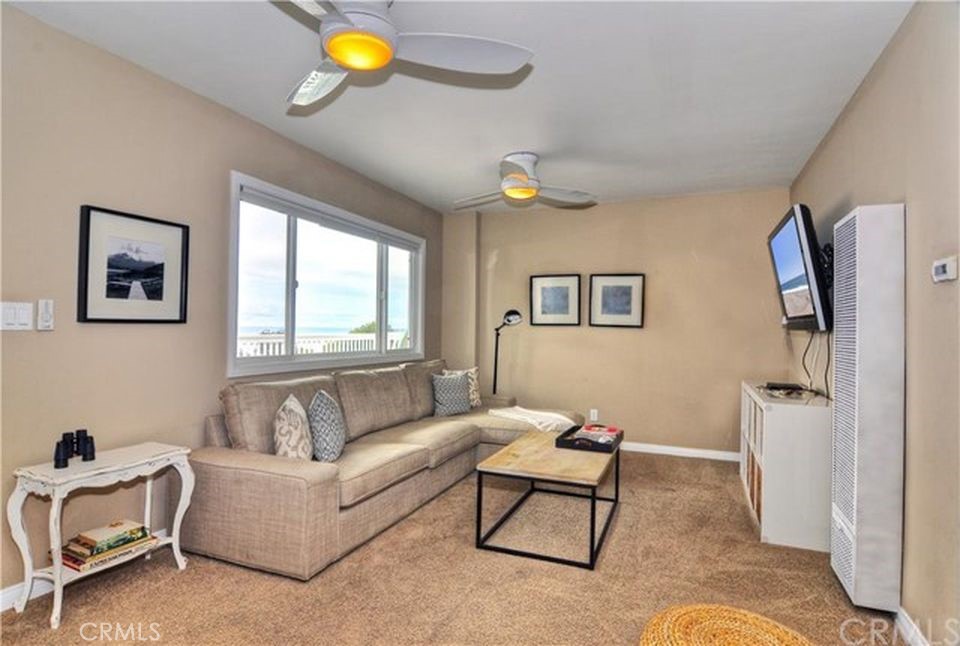Residential Lease for rent at 2324 S Coast A, Laguna Beach, Orange County, CA featuring 2 beds and 1 bath