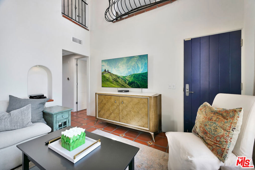Residential Lease for rent at 1414 N Harper Avenue 5, West Hollywood, Los Angeles County CA featuring 3 beds and 4 baths