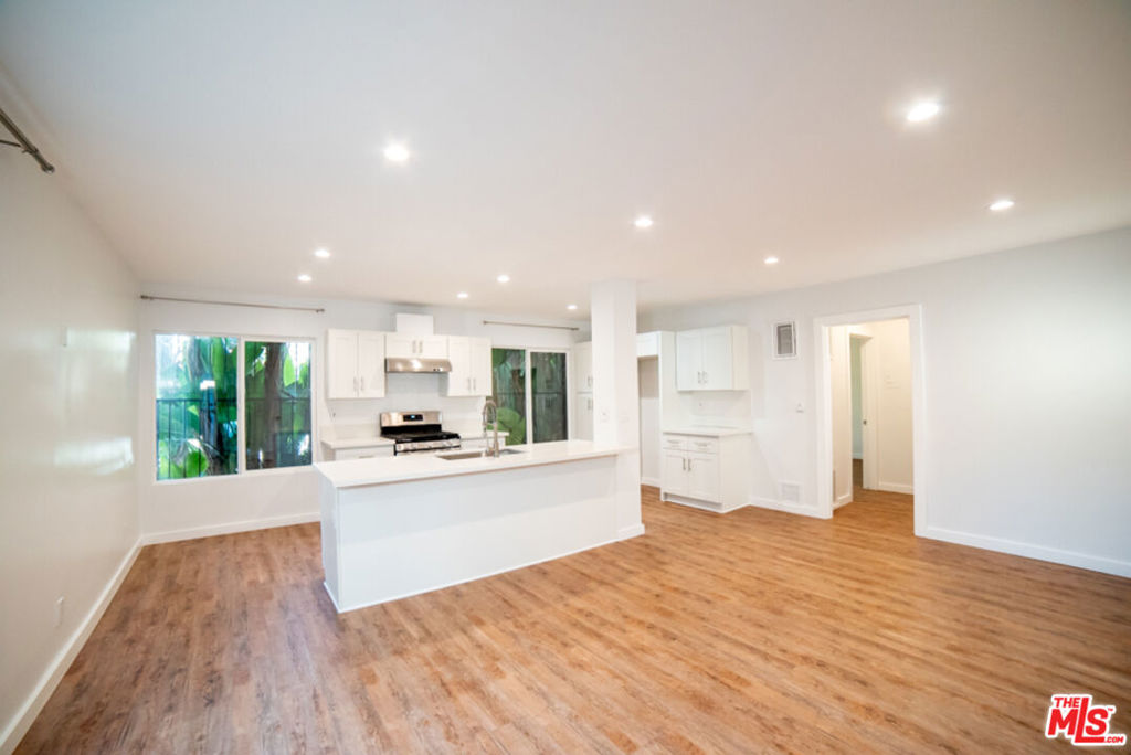 Residential Income for sale at 127 S St Andrews Place, Los Angeles CA featuring 24 beds and 24 baths