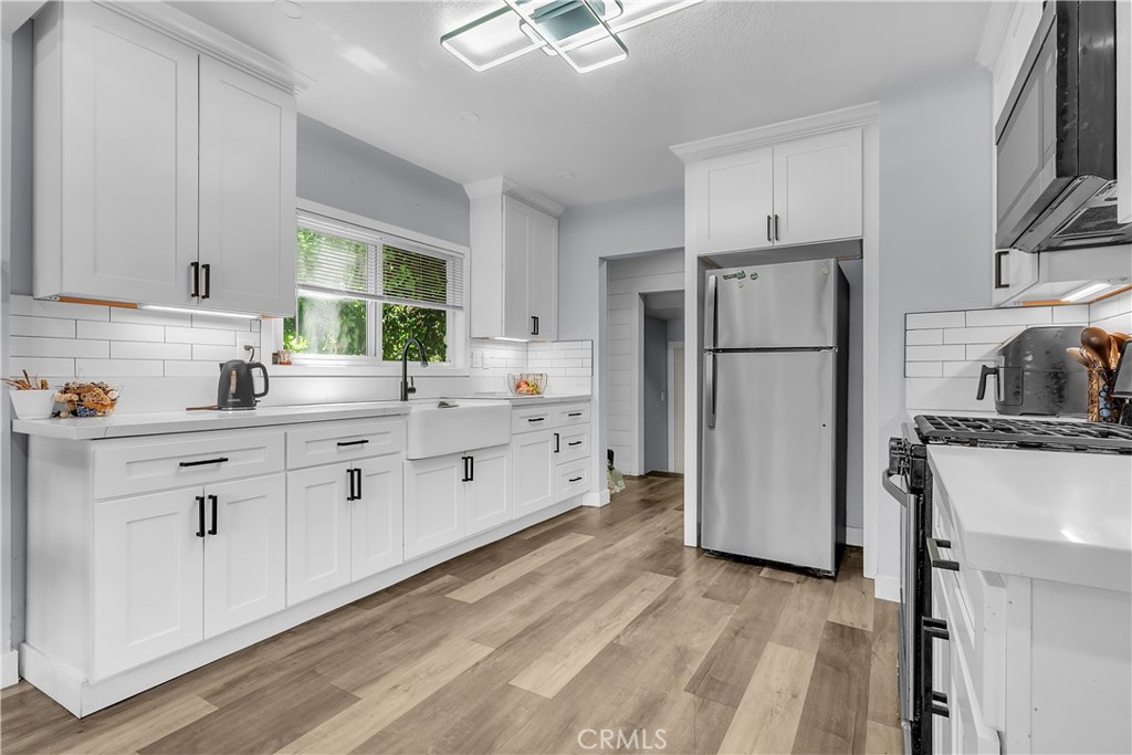 Single Family Residence for sale at 1162 39th Place, Los Angeles, CA featuring 4 beds and 3 baths