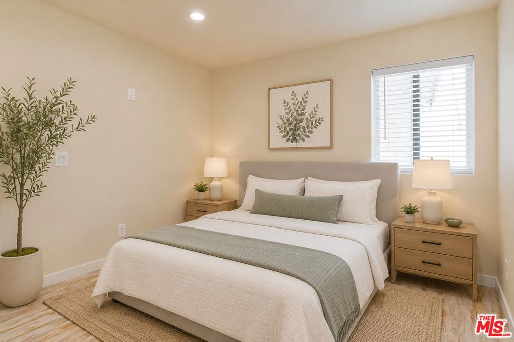 Residential Lease for rent at 3446 5th Avenue, Los Angeles, Los Angeles County CA featuring 3 beds and 2 baths