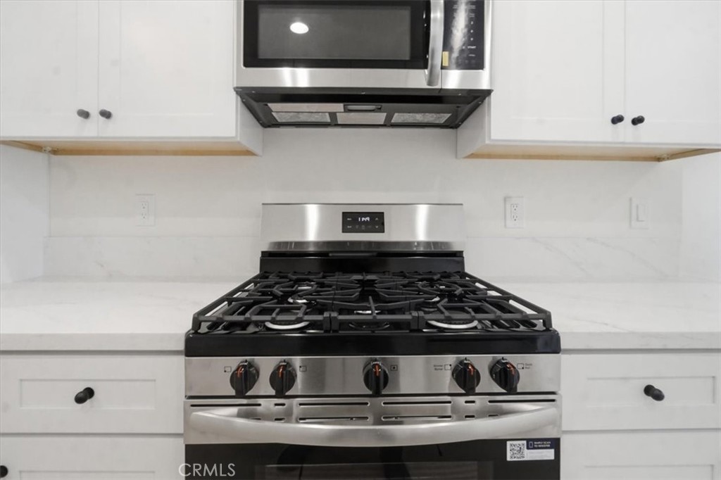 Residential Lease for rent at 307 N Tustin B, Anaheim, Orange County, CA featuring 2 beds and 2 baths
