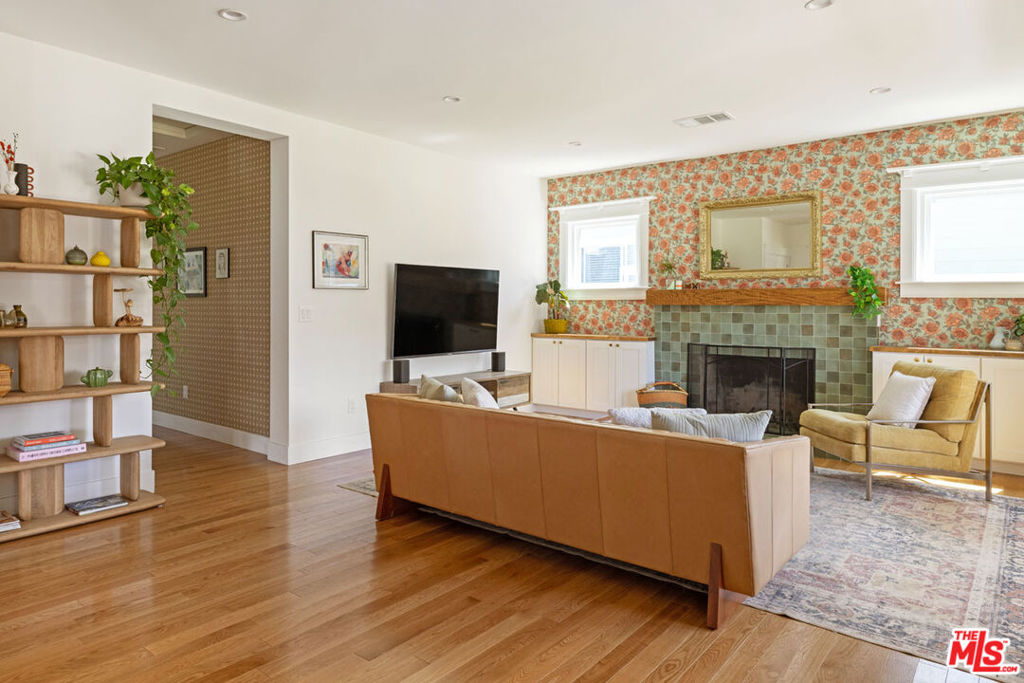 Single Family Residence for sale at 137 E Avenue 43, Los Angeles, CA featuring 4 beds and 2 baths