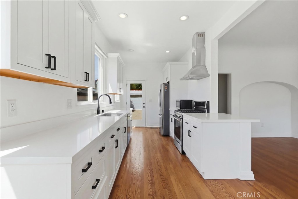 Single Family Residence for sale at 5005 Chesley, Los Angeles, CA featuring 5 beds and 3 baths