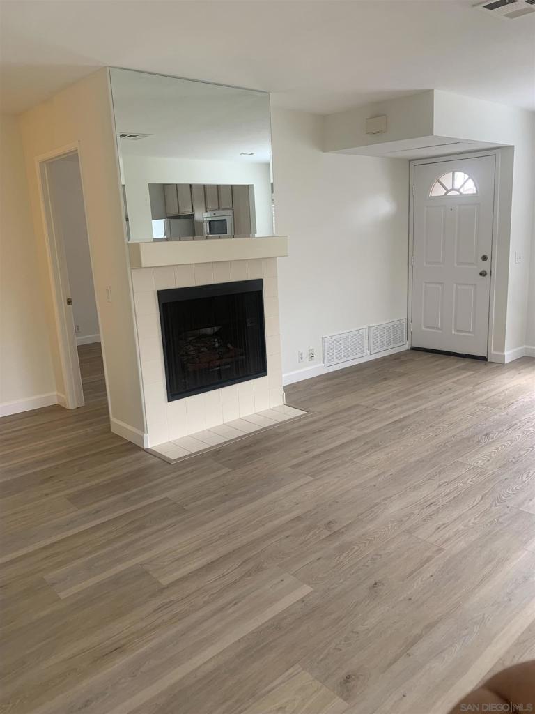 Residential Lease for rent at 10656 Adermaqn 30, San Diego CA featuring 2 beds and 2 baths