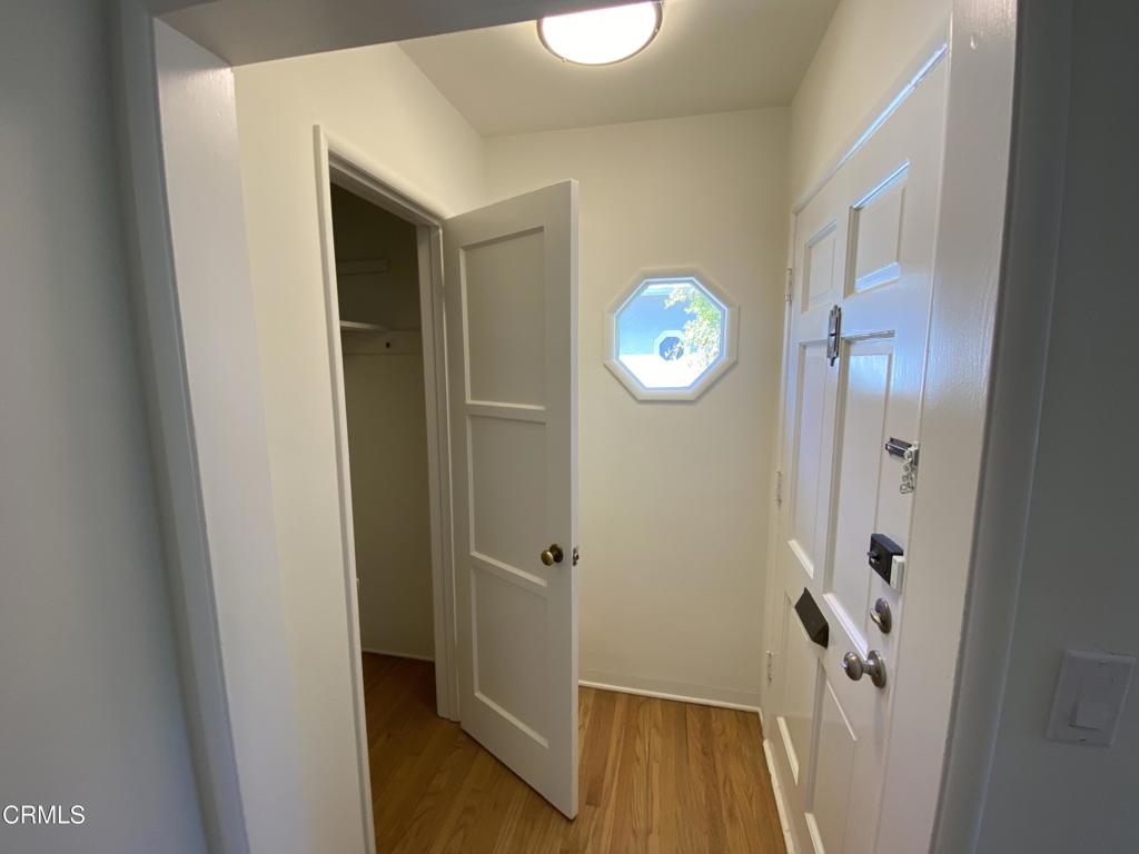 Residential Lease for rent at 2448 E Washington Boulevard, Pasadena, Los Angeles County CA featuring 2 beds and 1 bath