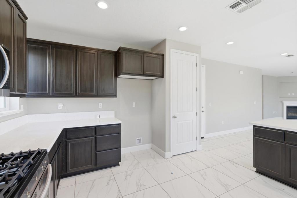Residential Lease for rent at 453 Diamond Peak Lane, Oakley, CA featuring 4 beds and 3 baths