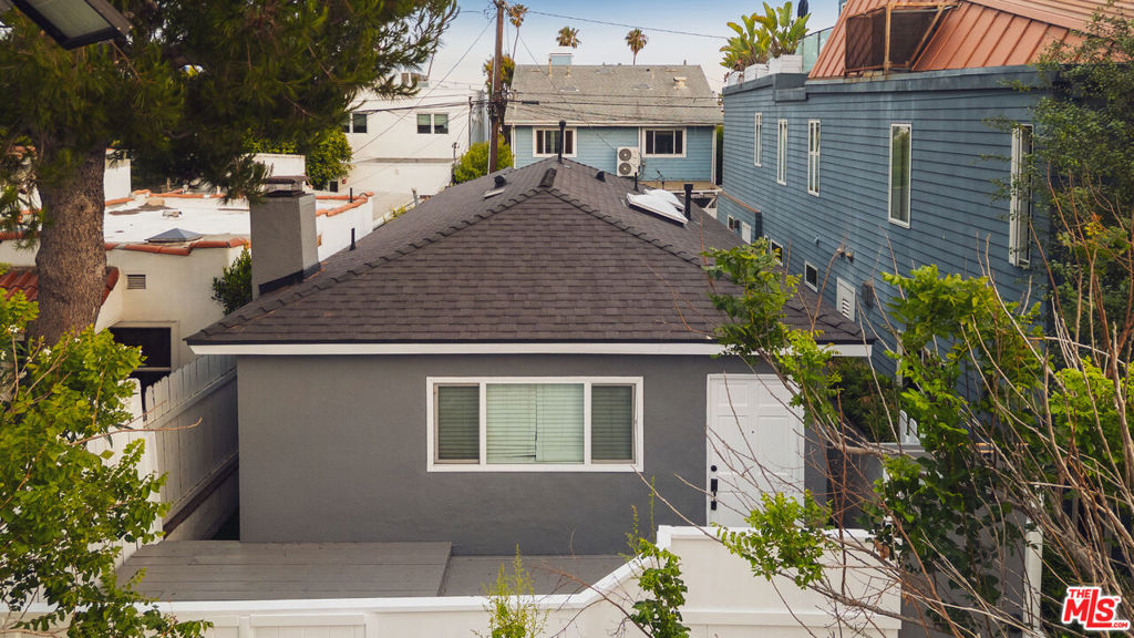 Residential Lease for rent at 806 Navy Street, Santa Monica, Los Angeles County, CA featuring 2 beds and 1 bath
