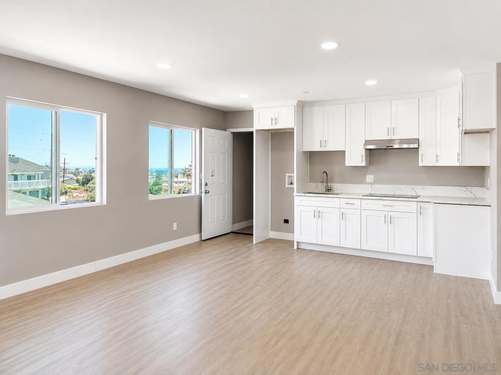 Residential Lease for rent at 2421 Balboa Vista Dr 2, Oak Park CA featuring 2 beds and 1 bath