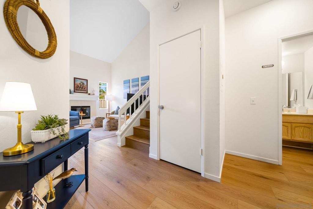 Residential Lease for rent at 3876 Creststone, San Diego CA featuring 2 beds and 3 baths